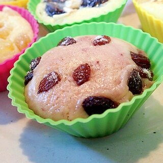 苺ジャムとレーズンのキャラメル香るカップケーキ